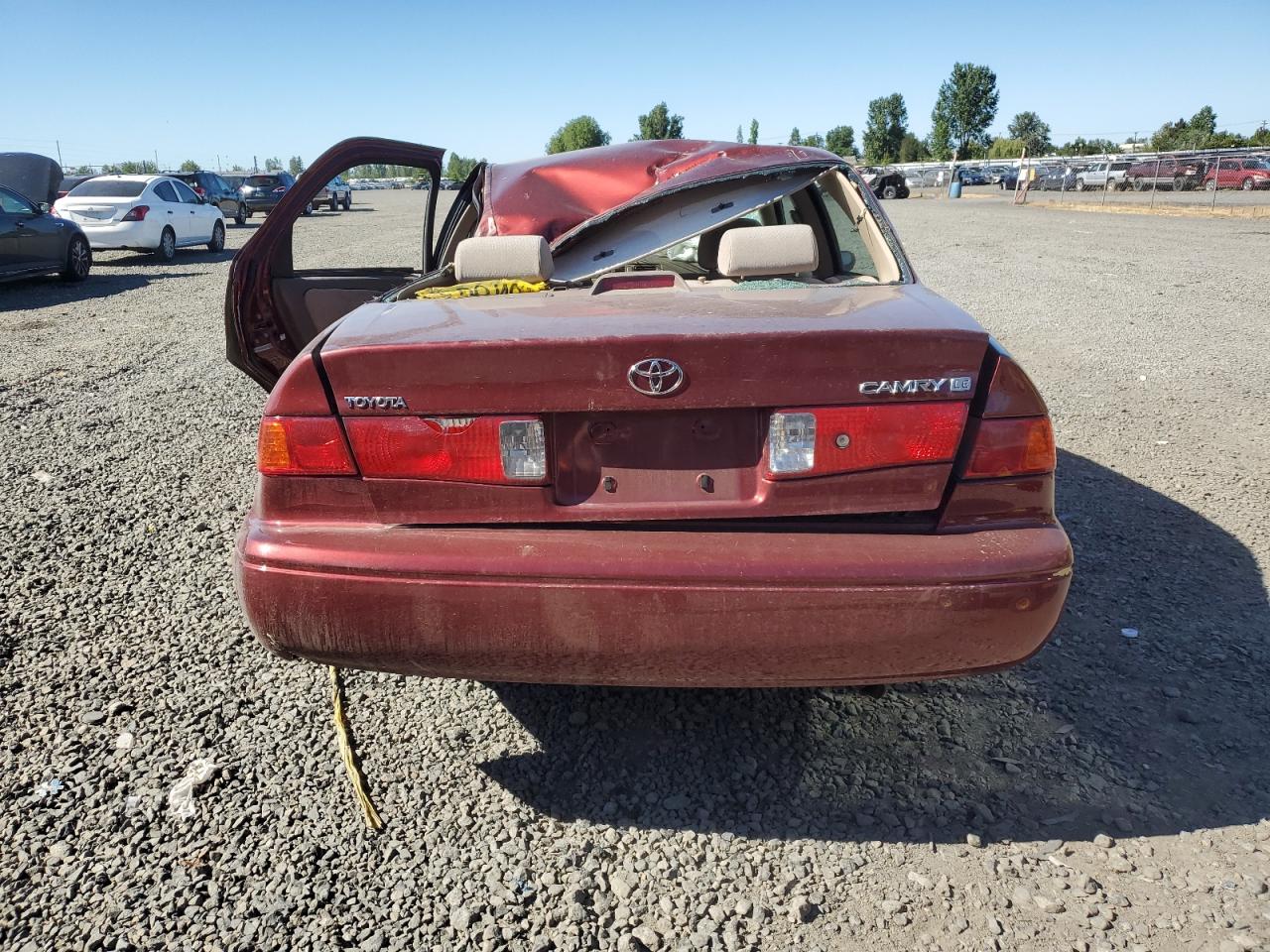 2000 Toyota Camry Ce VIN: JT2BG22K2Y0511745 Lot: 71586964