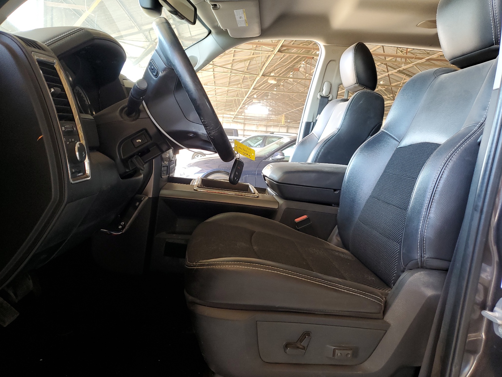 1C6RR7MT1FS719868 2015 Ram 1500 Sport