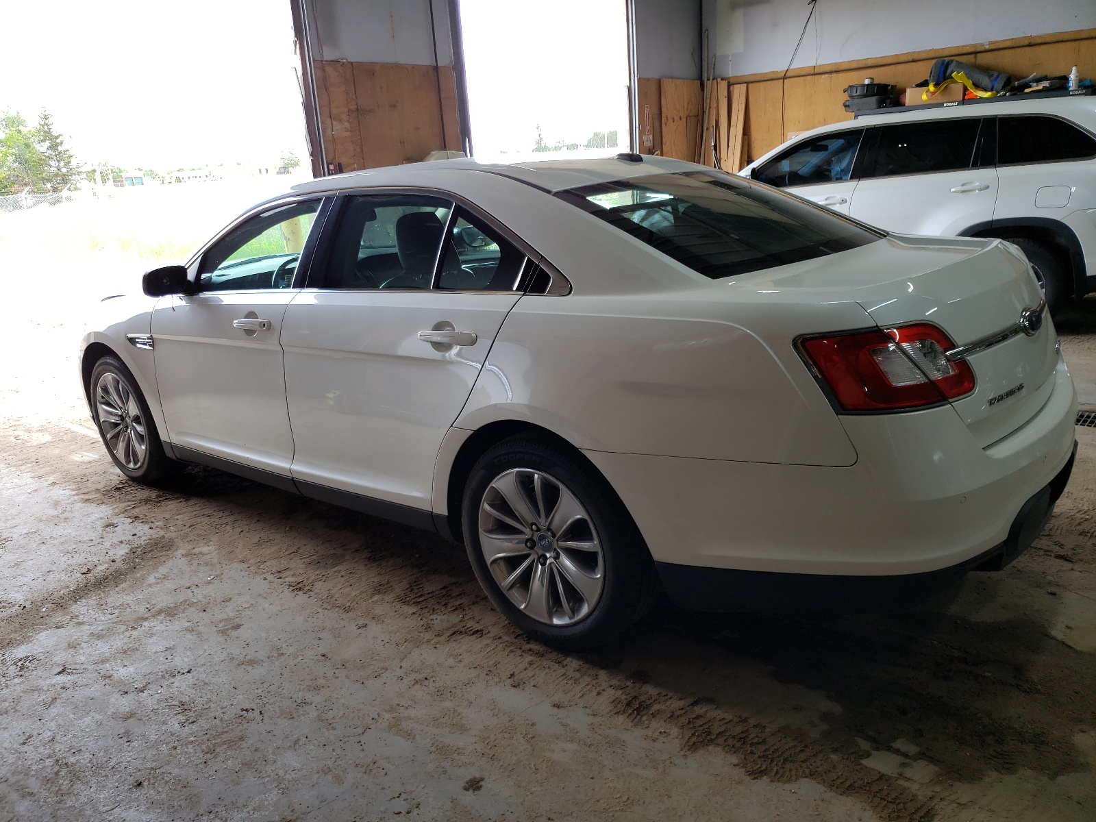 1FAHP2FW6AG114492 2010 Ford Taurus Limited