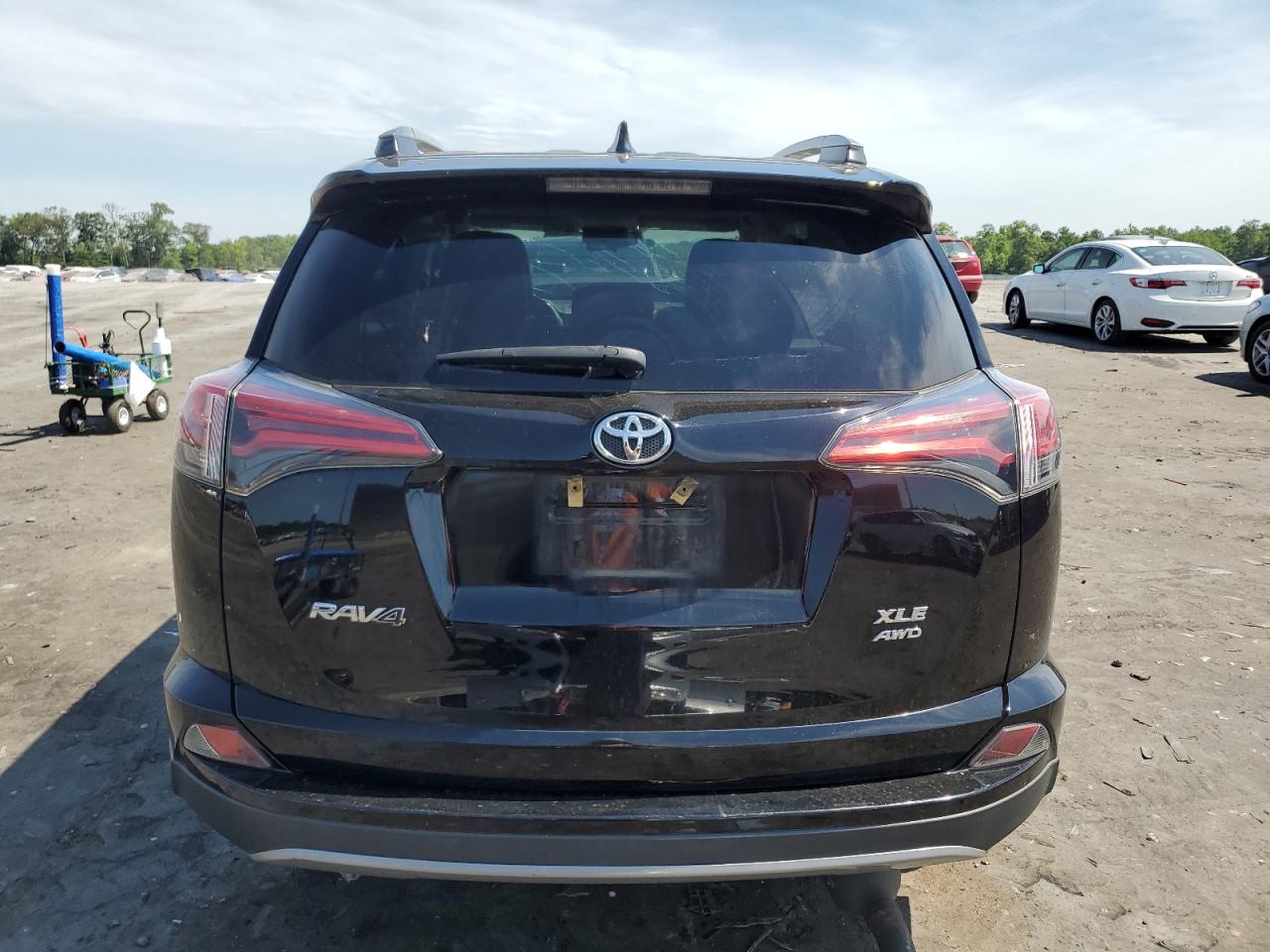 2017 Toyota Rav4 Xle VIN: 2T3RFREV5HW681729 Lot: 67293454