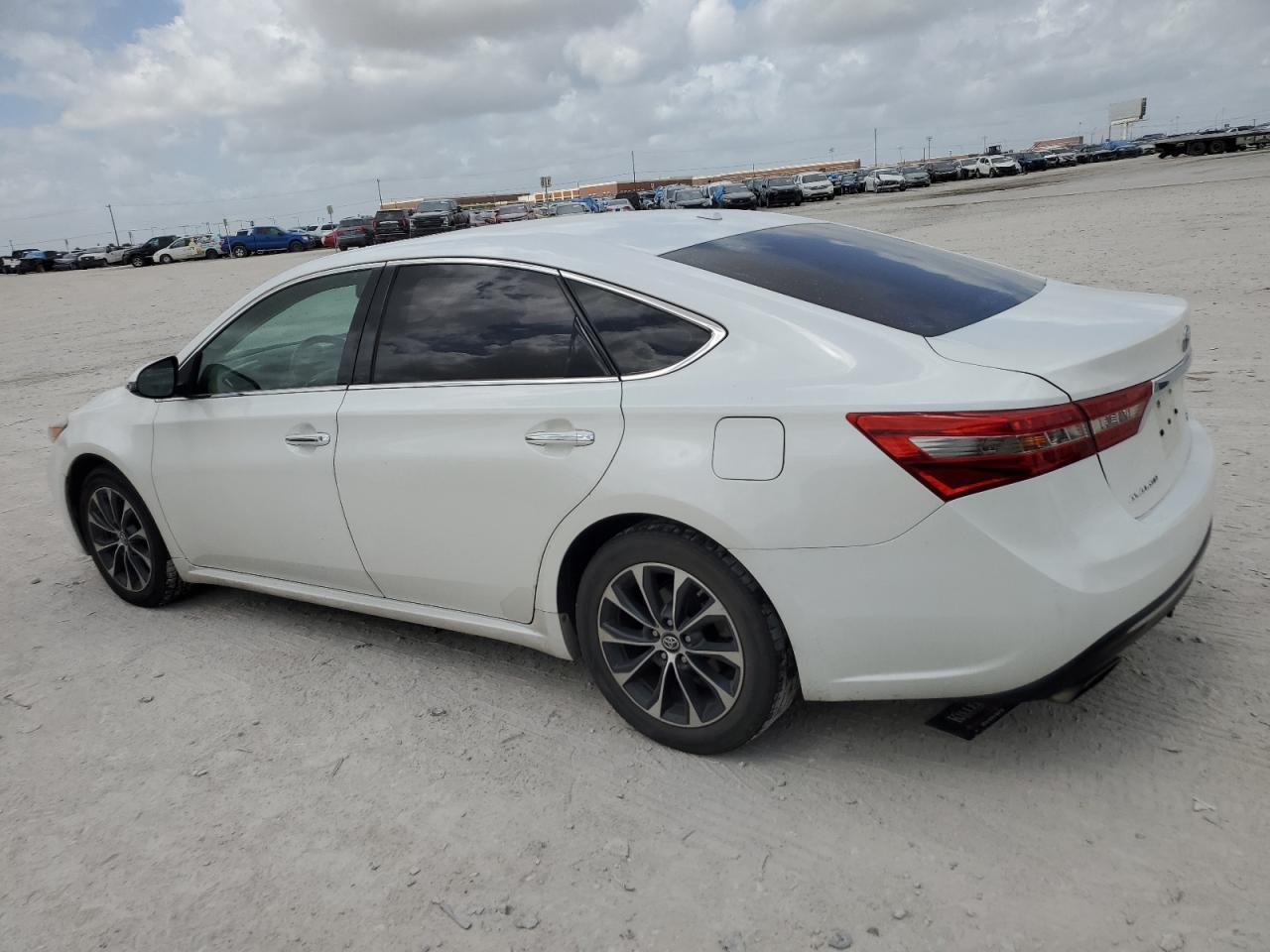 4T1BK1EB5GU235057 2016 TOYOTA AVALON - Image 2