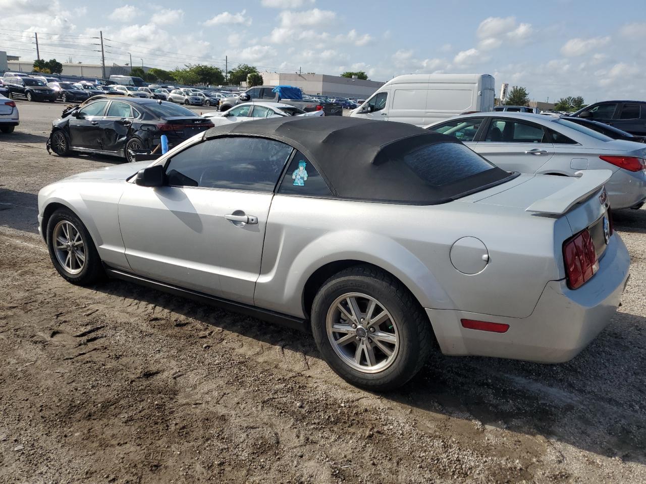 2005 Ford Mustang VIN: 1ZVFT84N555203852 Lot: 60807554