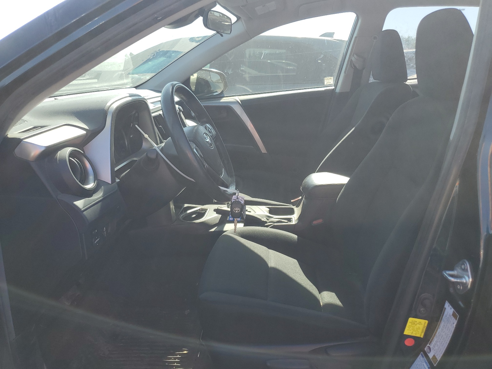 JTMBFREV1JJ198440 2018 Toyota Rav4 Le