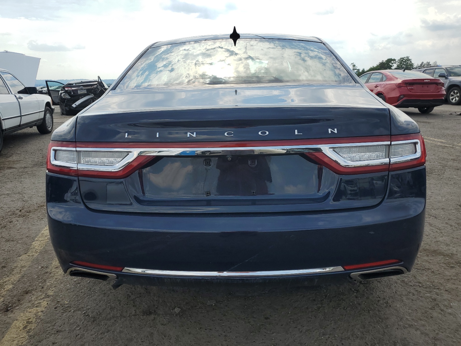 1LN6L9NP4J5609250 2018 Lincoln Continental Reserve