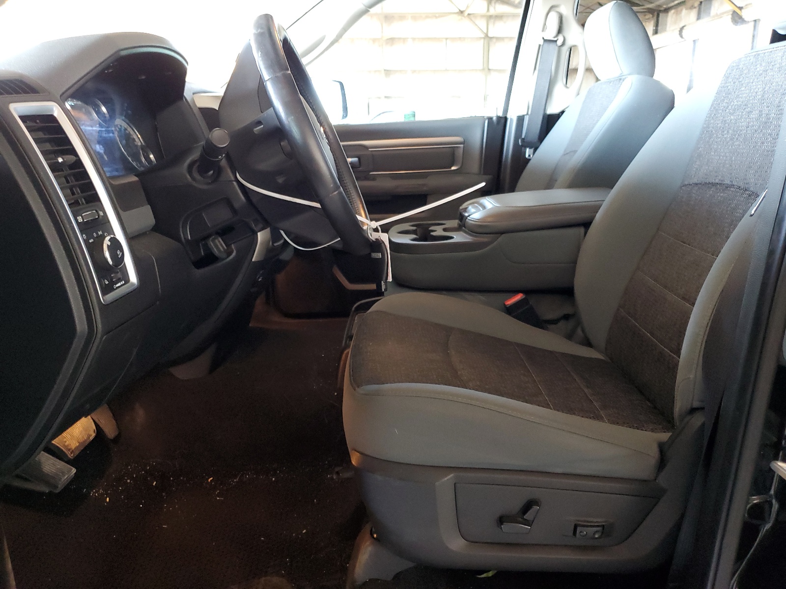 1C6RR6LT9FS675792 2015 Ram 1500 Slt