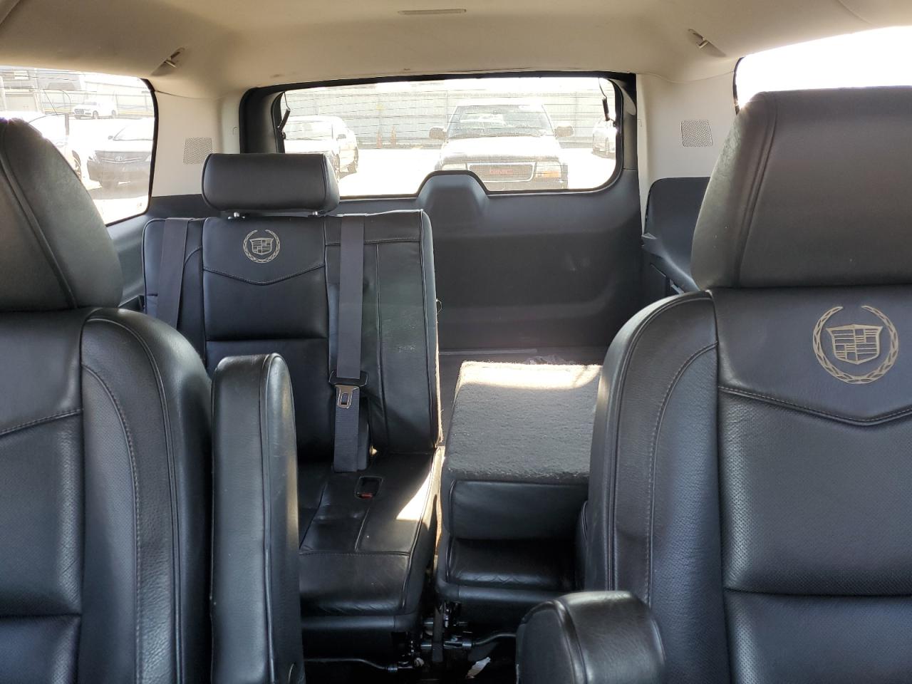 2013 Cadillac Escalade - Image 10