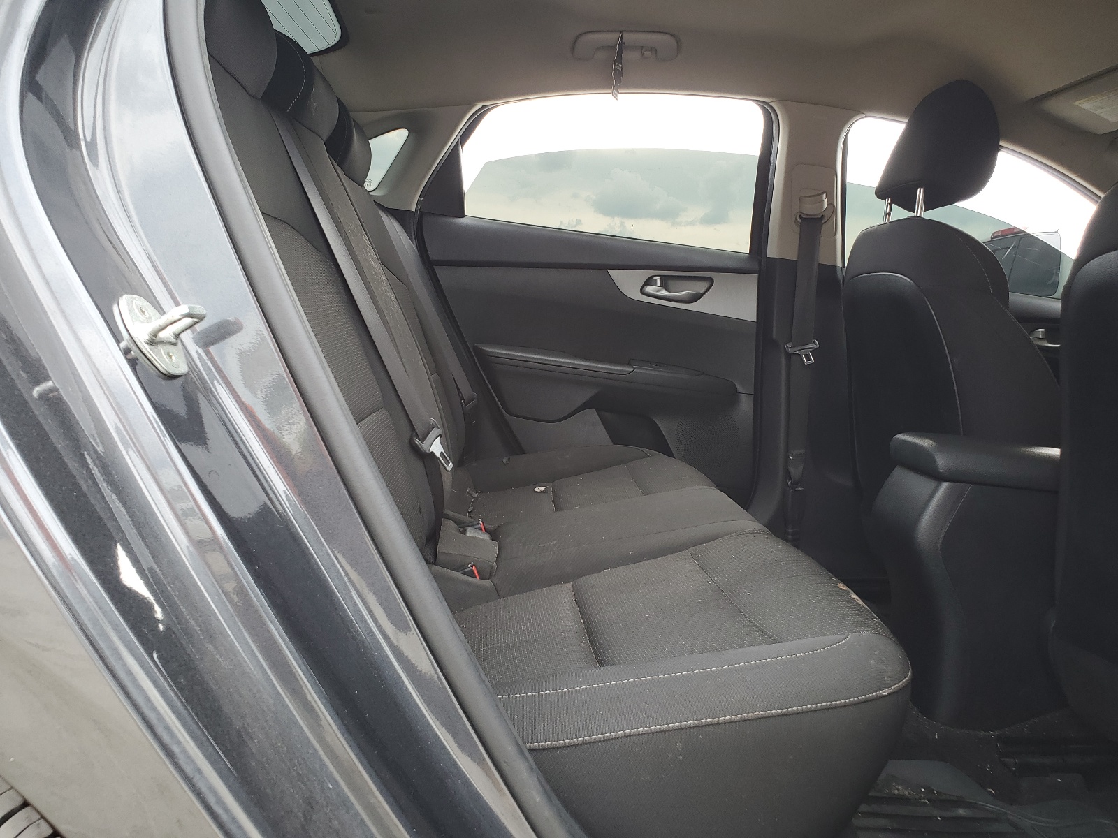 3KPF24AD9KE007701 2019 Kia Forte Fe