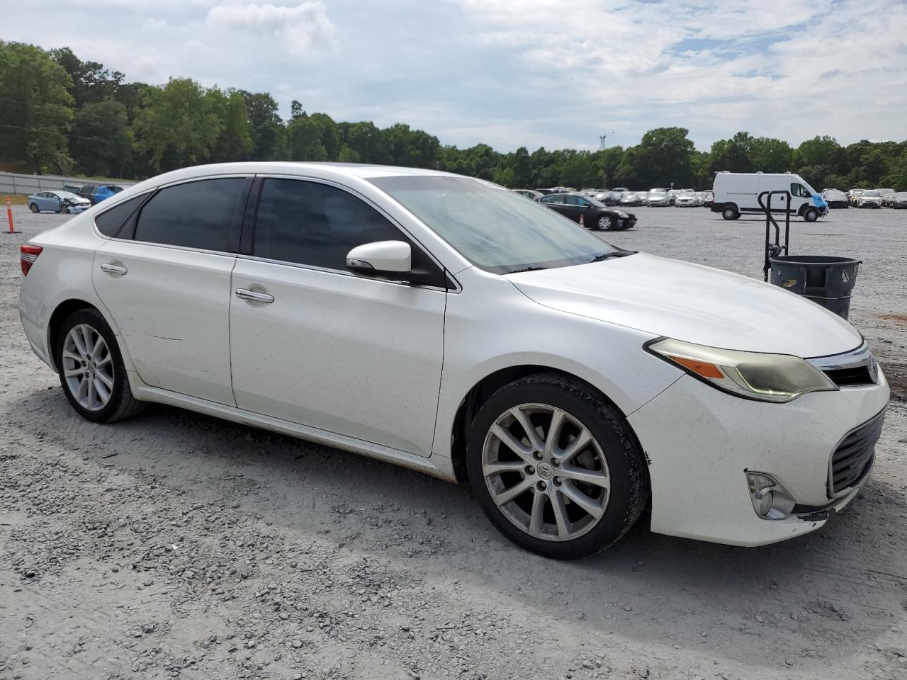 2013 Toyota Avalon - Image 4