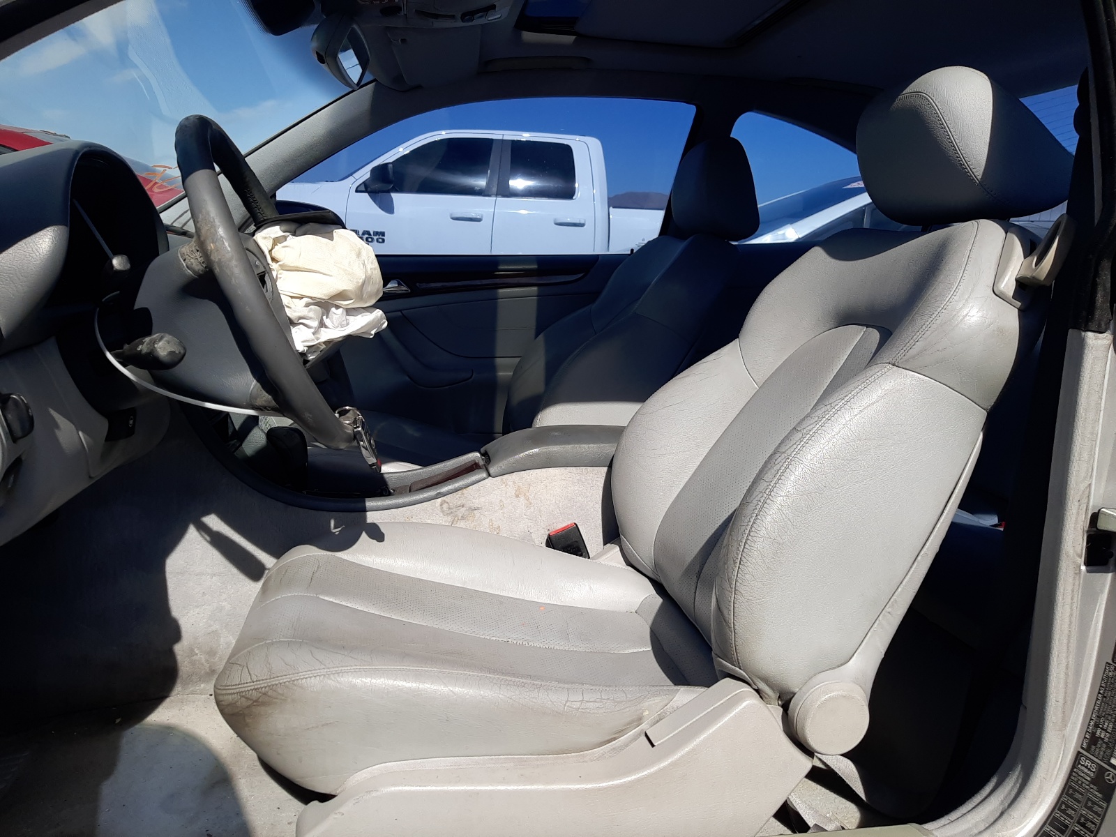 WDBLJ65G01F170133 2001 Mercedes-Benz Clk 320