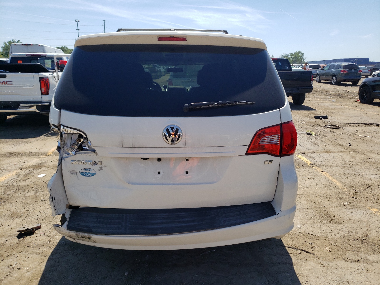 2V4RW3DG0BR766436 2011 Volkswagen Routan Se