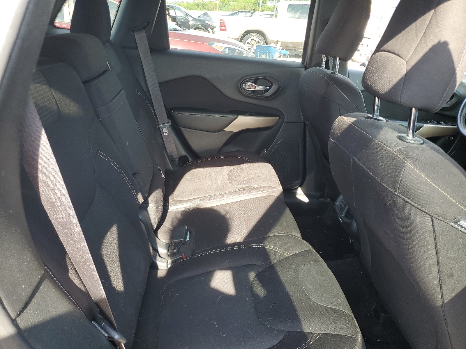 1C4PJMCB1HW612944 2017 Jeep Cherokee Latitude