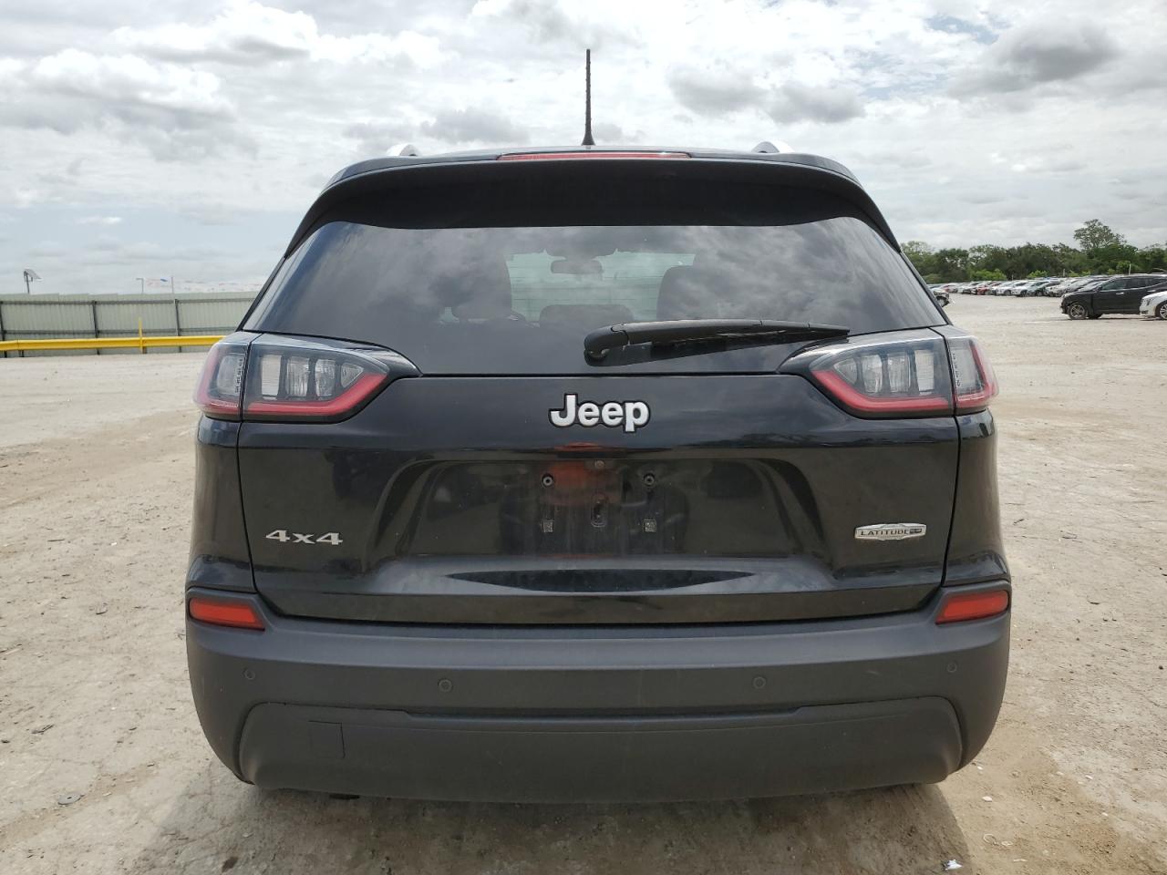 1C4PJMLB9KD485802 2019 Jeep Cherokee Latitude Plus