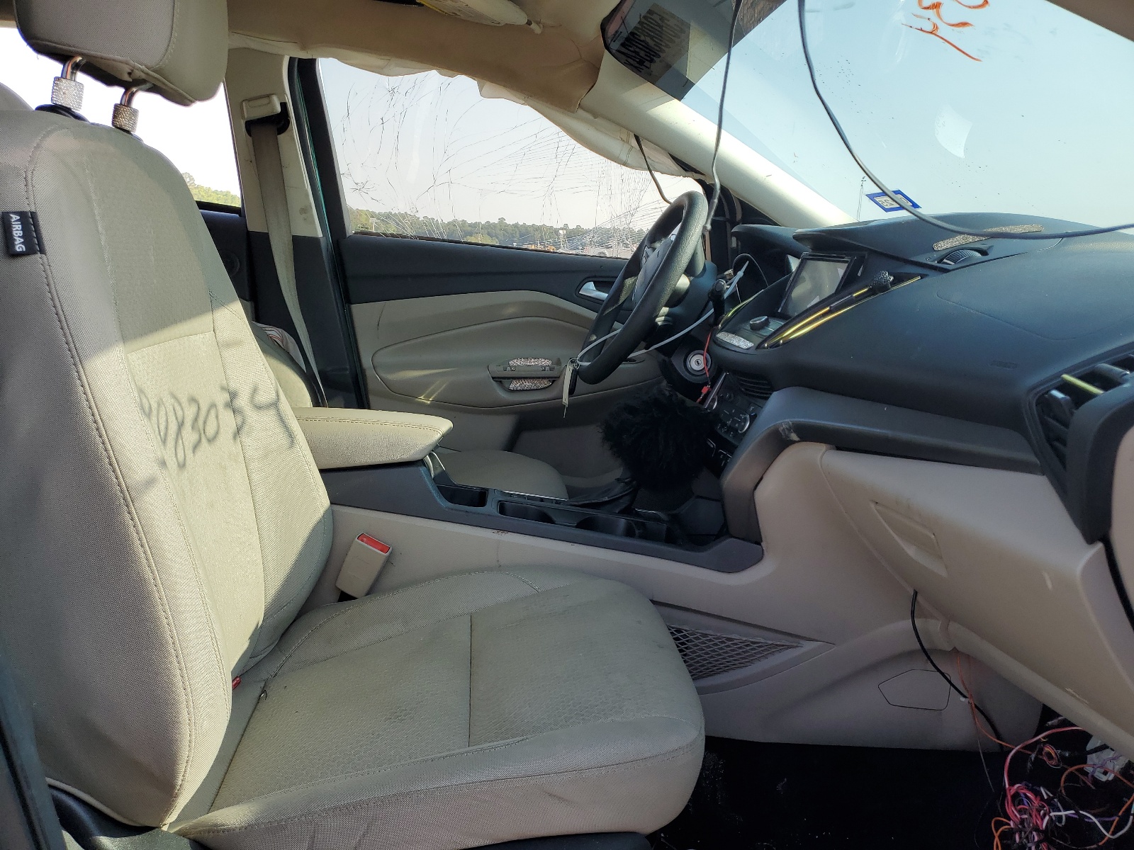 1FMCU9G94HUD95262 2017 Ford Escape Se