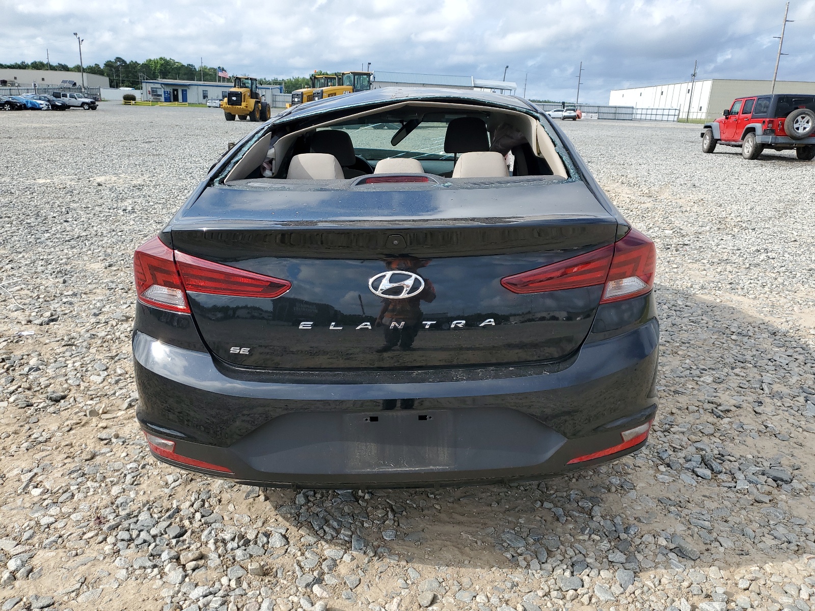 KMHD74LFXKU821215 2019 Hyundai Elantra Se