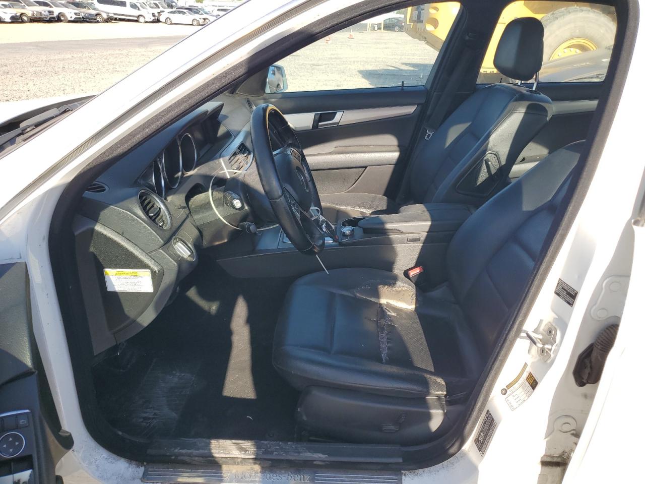 MERCEDES-BENZ C-CLASS 2014 VIN WDDGF4HB2ER310671 photo 7