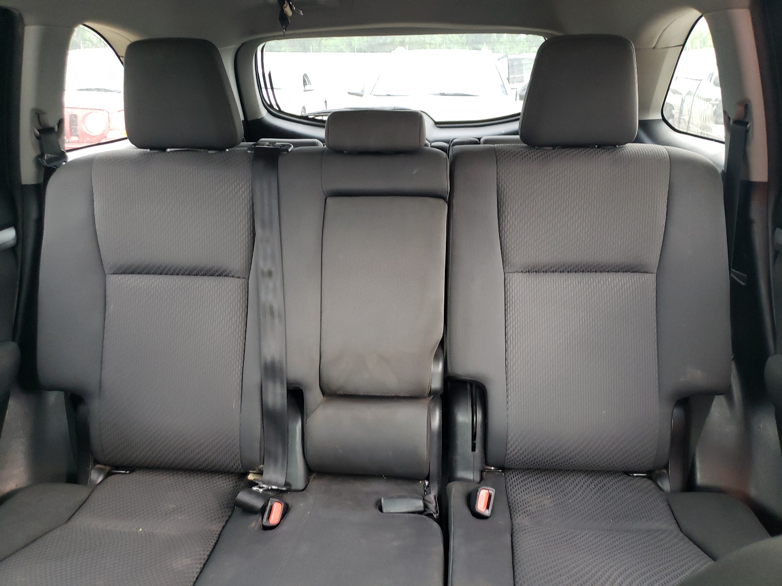 5TDBZRFH9KS947425 2019 Toyota Highlander Le