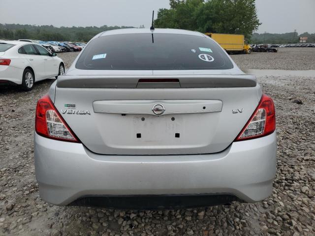  NISSAN VERSA 2019 Серебристый