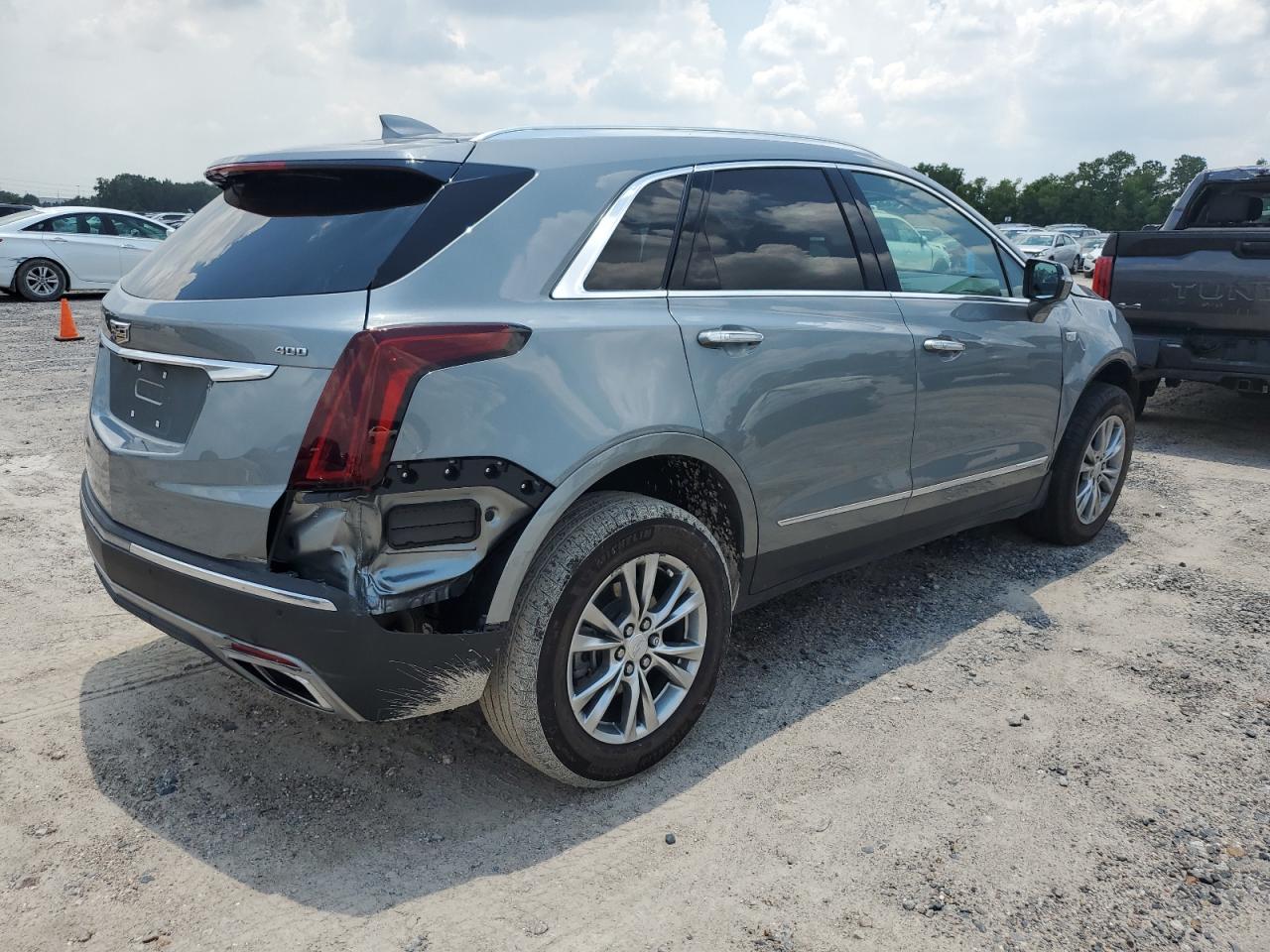 VIN 1GYKNCRS3PZ135585 2023 CADILLAC XT5 no.3