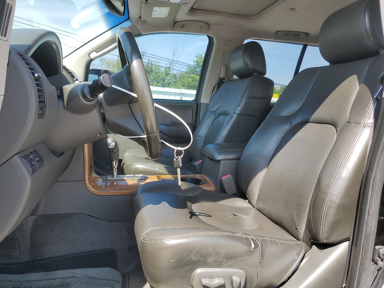 5N1AR18U25C782567 2005 Nissan Pathfinder Le