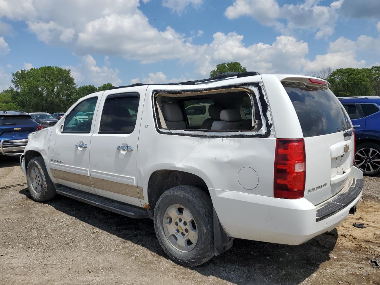 2011 Chevrolet Suburban - Image 2