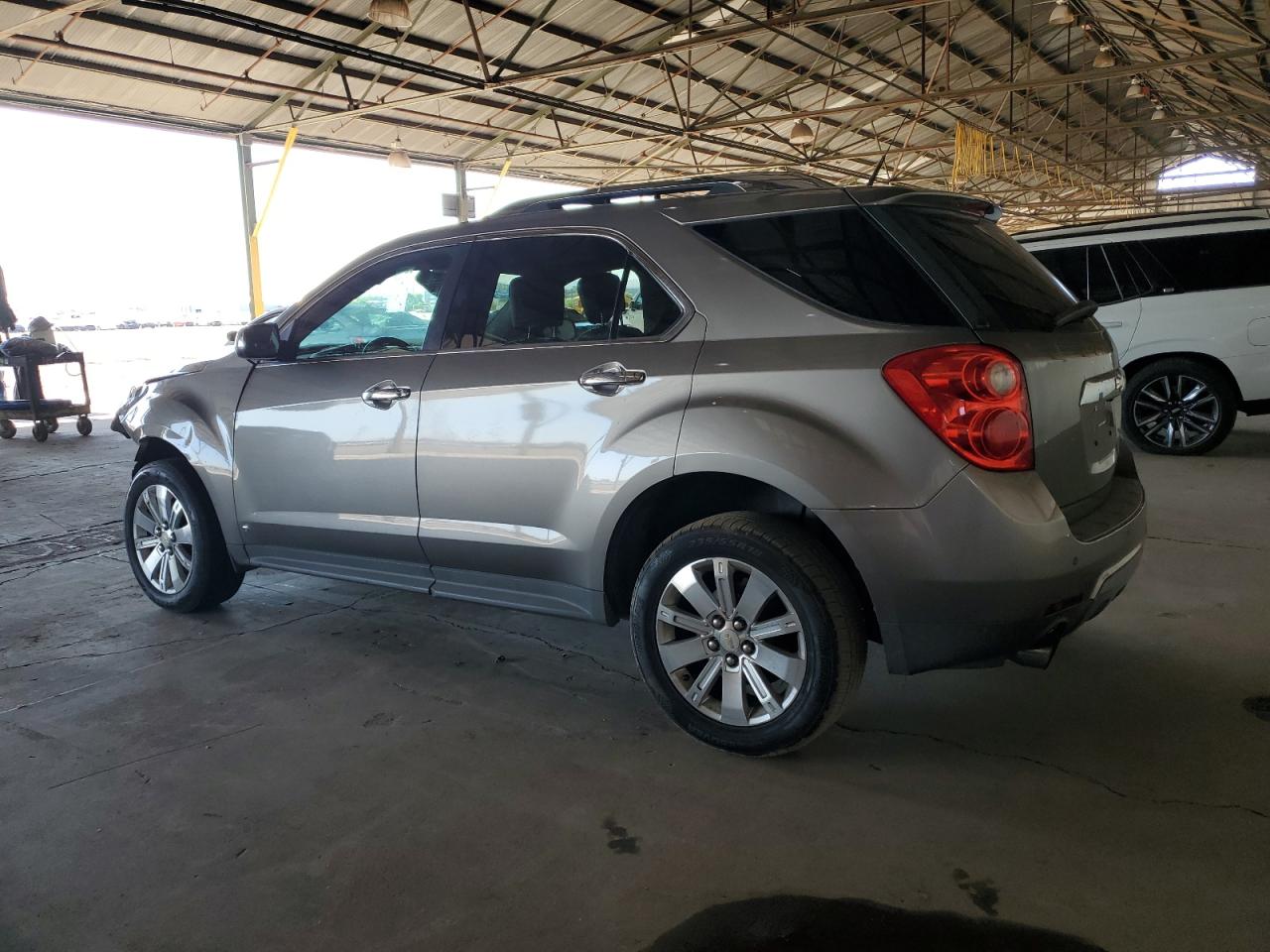 2010 Chevrolet Equinox - Image 2