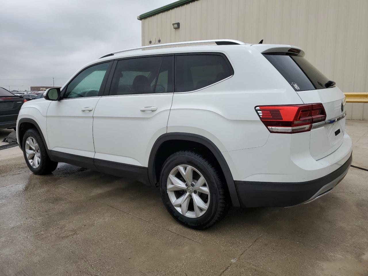 1V2GR2CA1JC536474 2018 VOLKSWAGEN ATLAS - Image 2