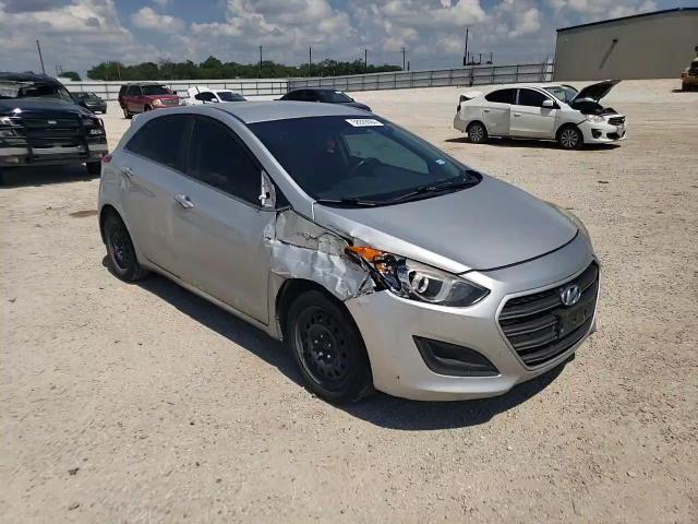 2017 Hyundai Elantra - Image 10