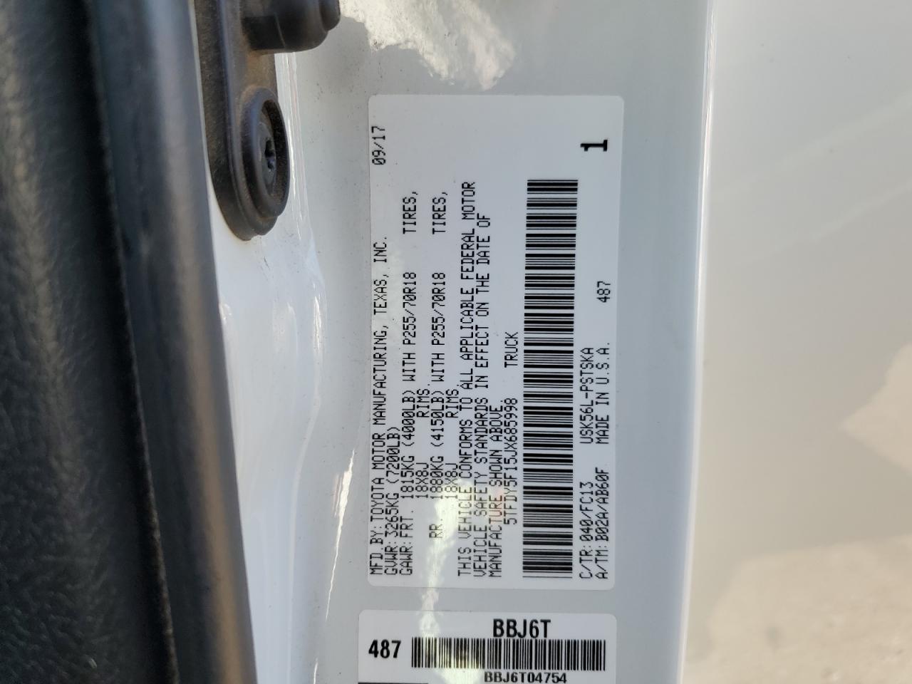 5TFDY5F15JX685998 2018 Toyota Tundra Crewmax Sr5