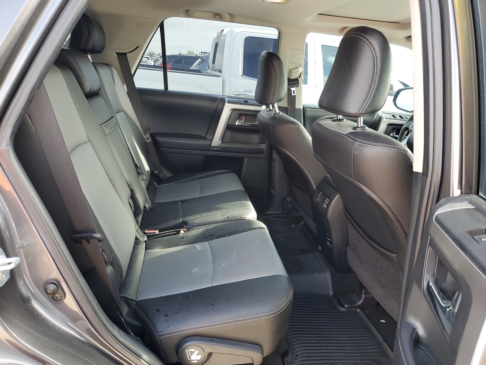 JTEZU5JR0J5181896 2018 Toyota 4Runner Sr5