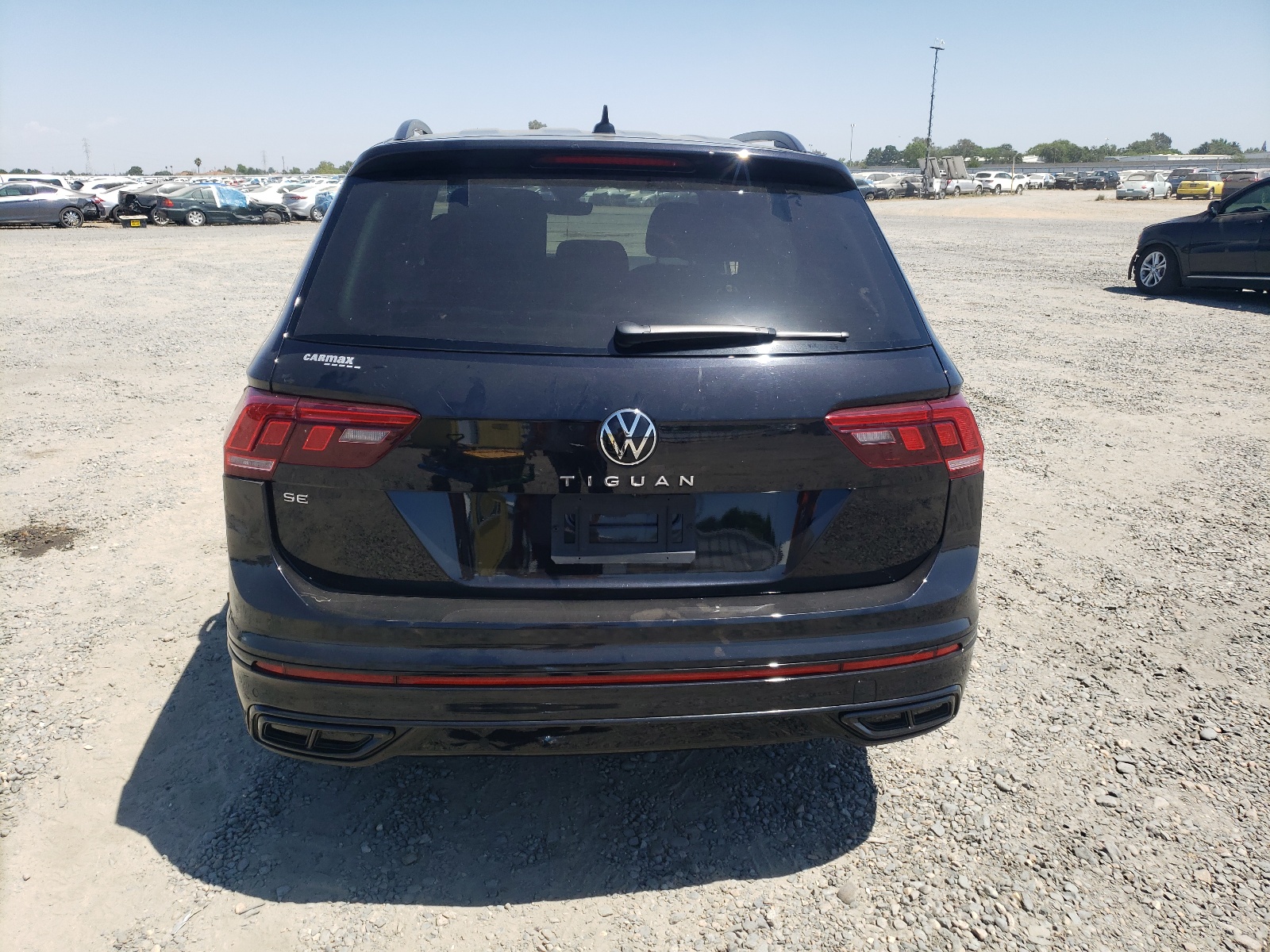 3VVCB7AXXNM034268 2022 Volkswagen Tiguan Se R-Line Black