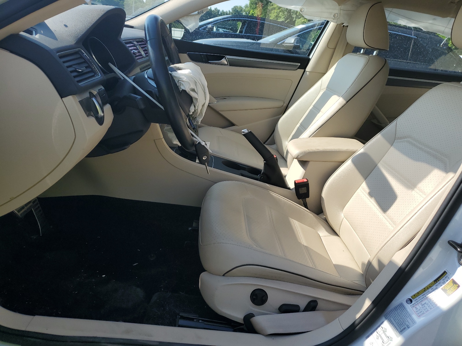 1VWDT7A37HC060553 2017 Volkswagen Passat R-Line