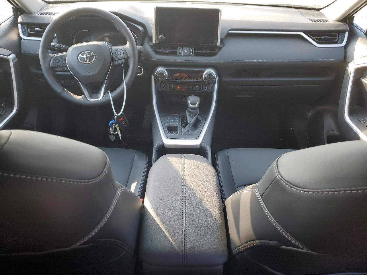 2024 Toyota RAV 4 - Image 8