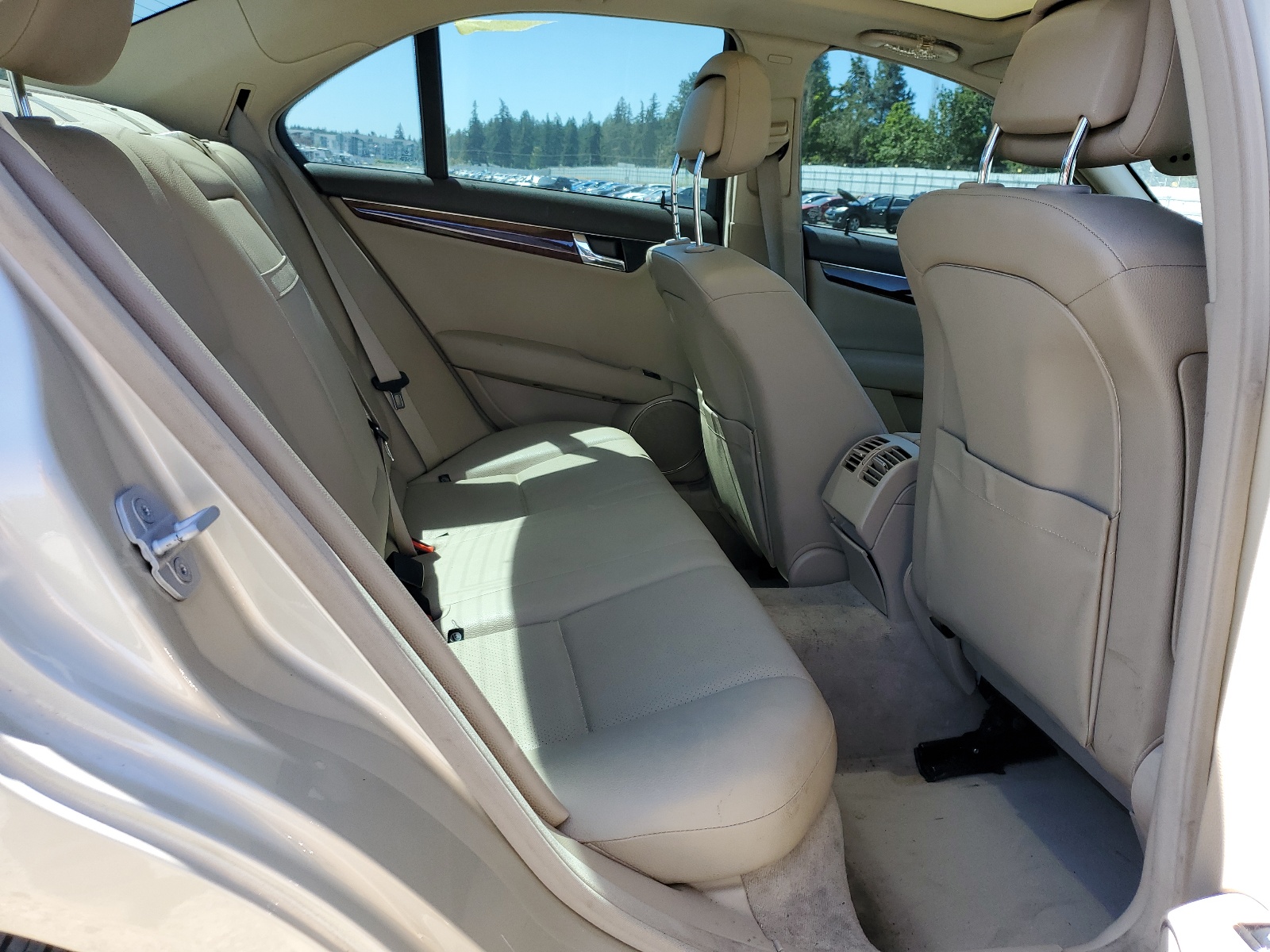 WDDGF8BB8AF463227 2010 Mercedes-Benz C 300 4Matic