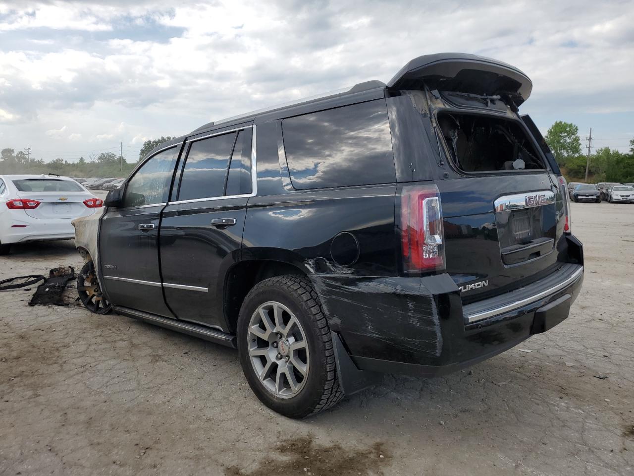 2015 GMC Yukon - Image 2