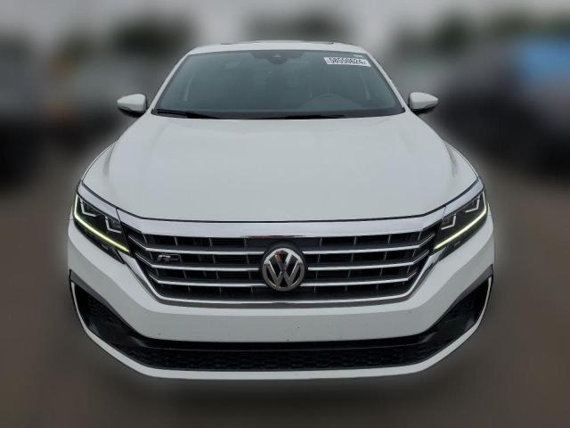  VOLKSWAGEN PASSAT 2021 Белый