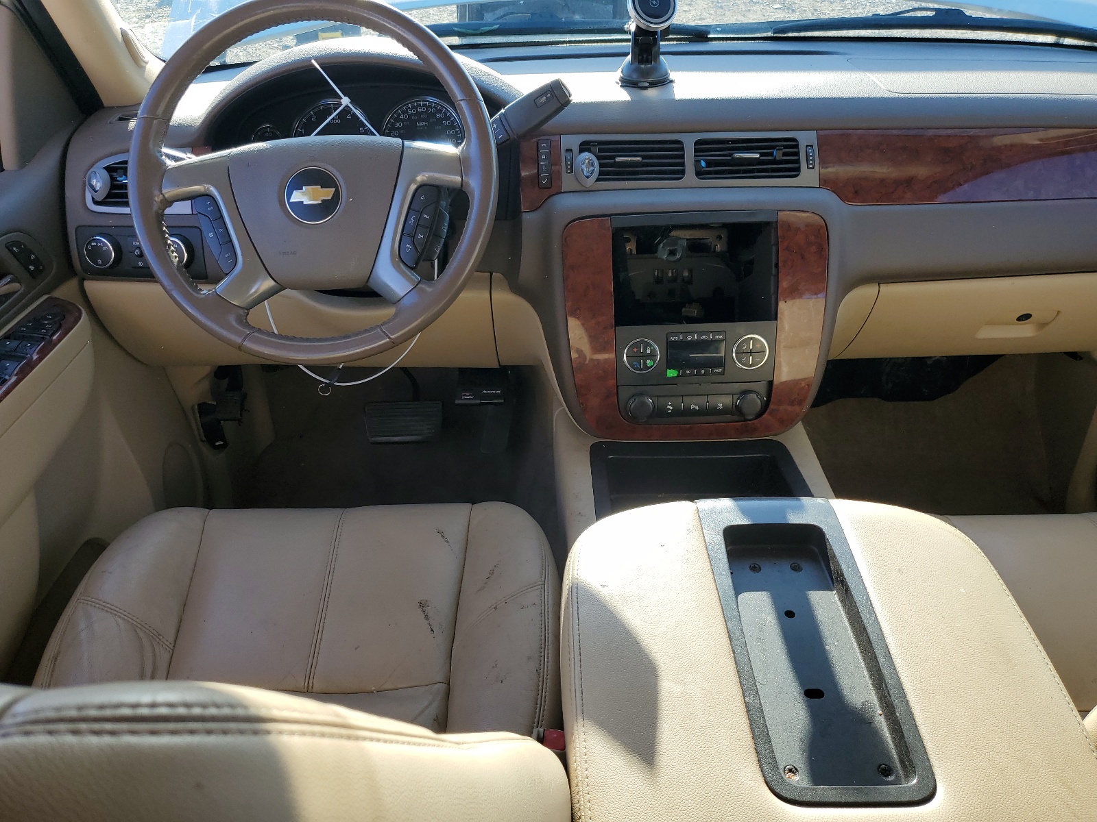 1GNSKBE0XBR374063 2011 Chevrolet Tahoe K1500 Lt