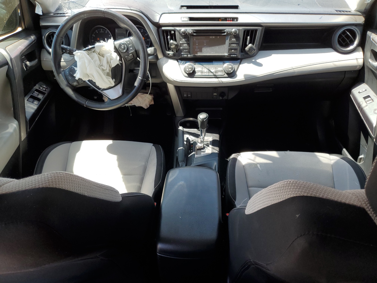 JTMWFREV4HJ120889 2017 Toyota Rav4 Xle