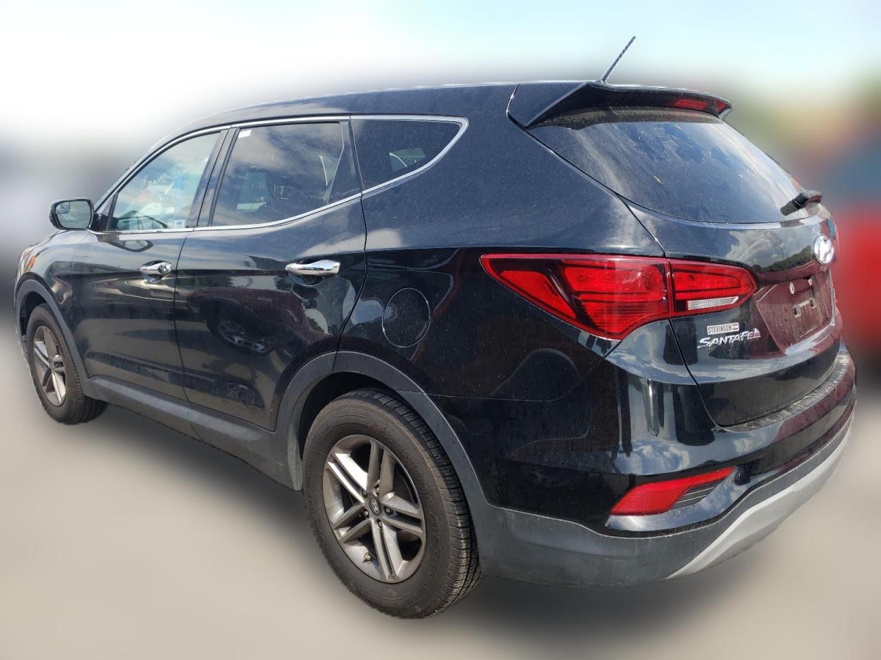 5NMZTDLBXJH095901 2018 HYUNDAI SANTA FE - Image 2