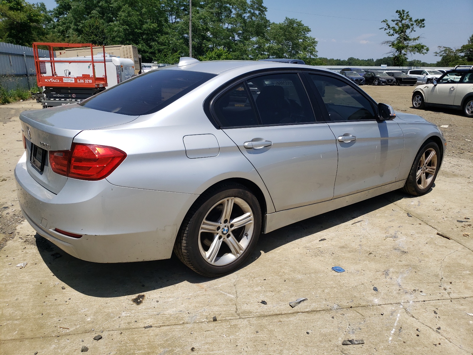 2013 BMW 320 I xDrive vin: WBA3C3C55DF982816