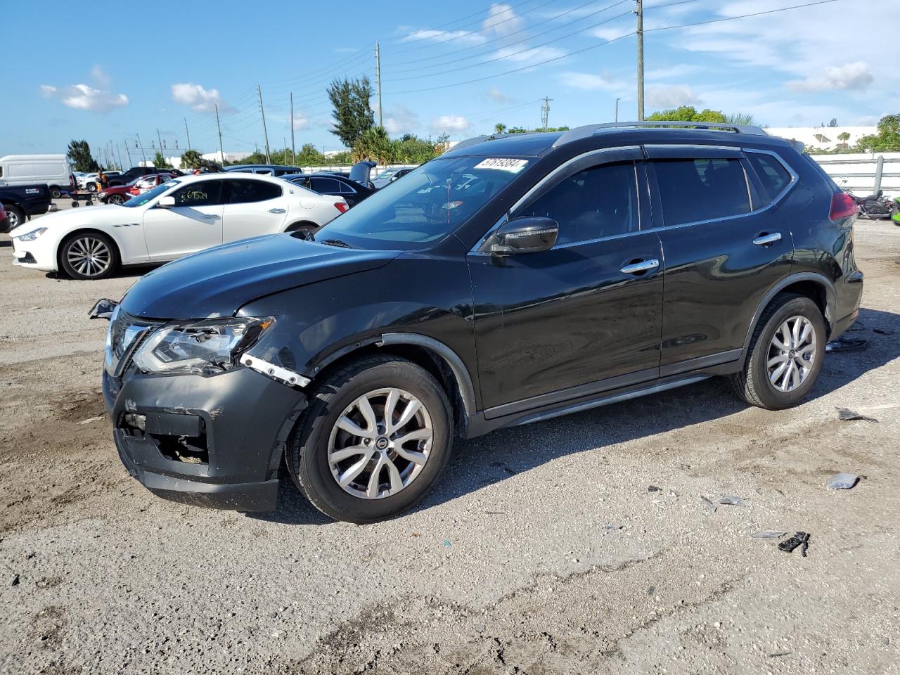 KNMAT2MT0JP500552 2018 NISSAN ROGUE - Image 1