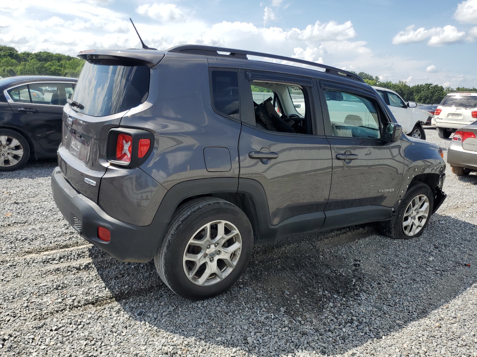 2016 Jeep Renegade Latitude vin: ZACCJBBT0GPD36801