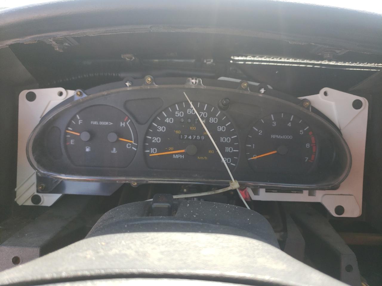 1997 Ford Thunderbird Lx VIN: 1FALP6240VH126479 Lot: 60247394