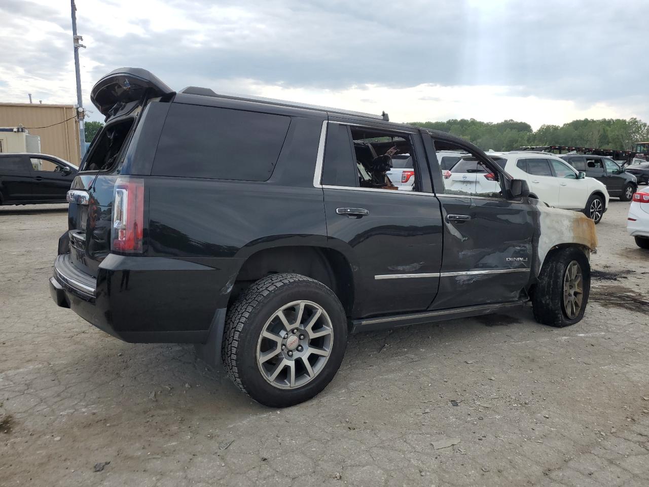 2015 GMC Yukon - Image 3