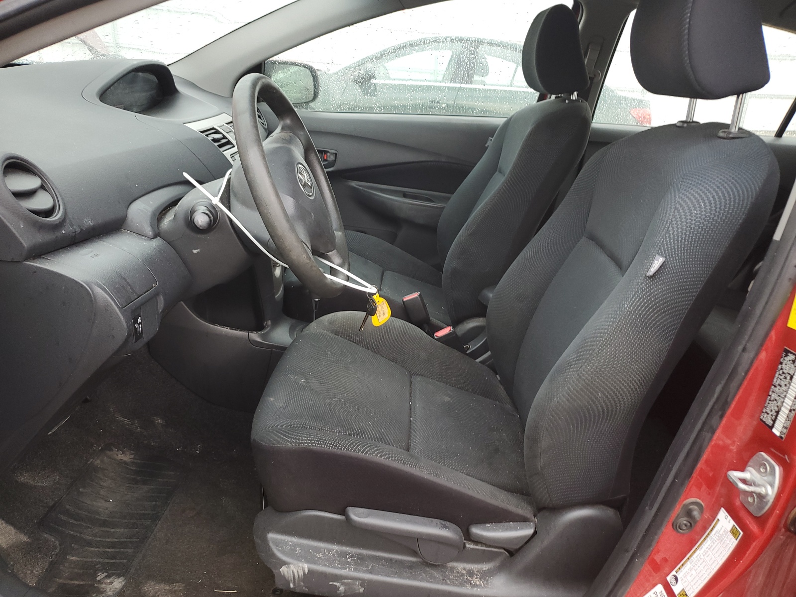 JTDBT4K37BL000612 2011 Toyota Yaris