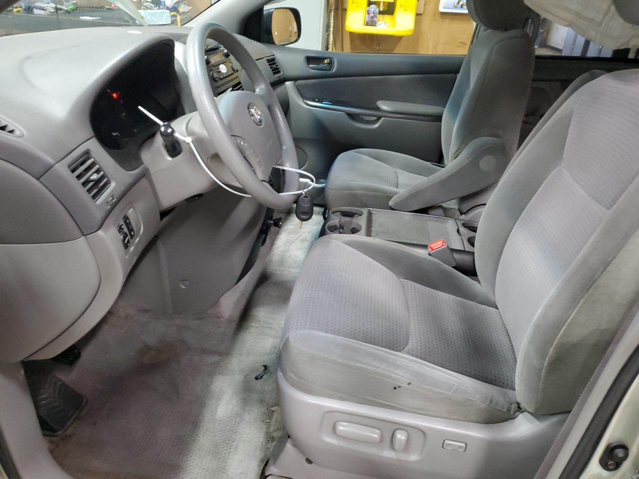 2006 Toyota Sienna - Image 7