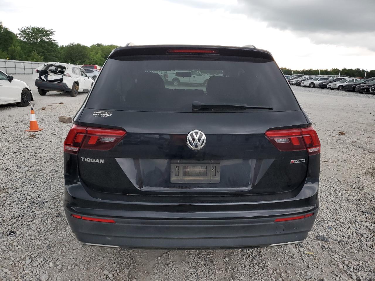 3VV0B7AX7KM162353 2019 Volkswagen Tiguan S