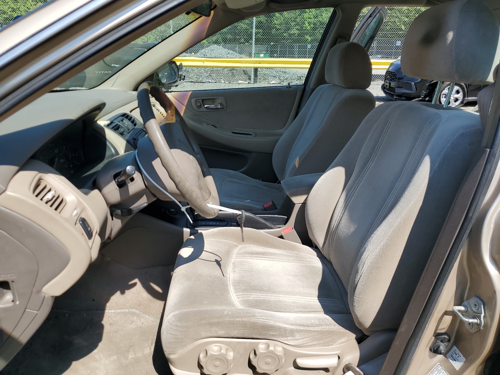 1HGCG6654YA066640 2000 Honda Accord Lx