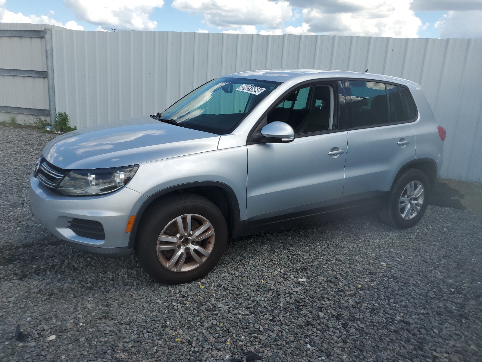 2012 Volkswagen Tiguan S vin: WVGAV7AX4CW589688