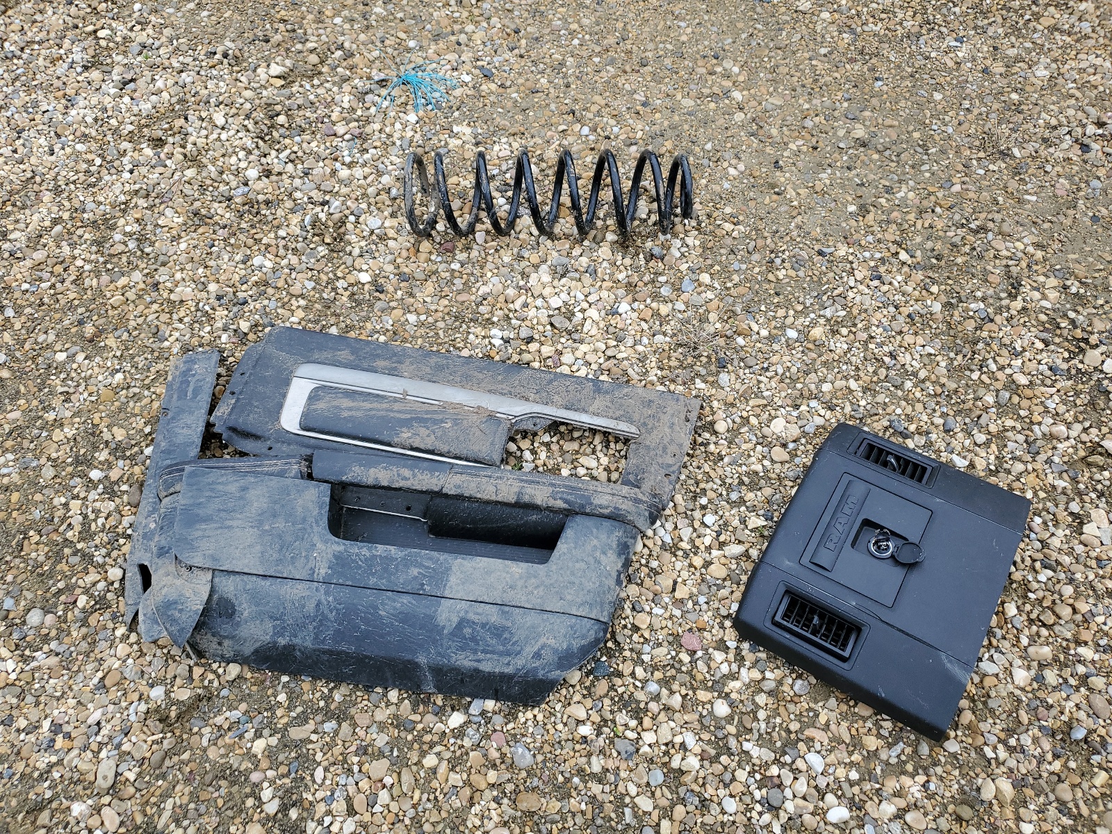 1C6RR7UT4JS203139 2018 Ram 1500 Sport