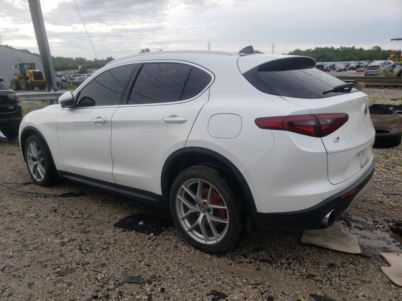 ZASFAKRN9J7C18827 2018 ALFA ROMEO STELVIO - Image 2